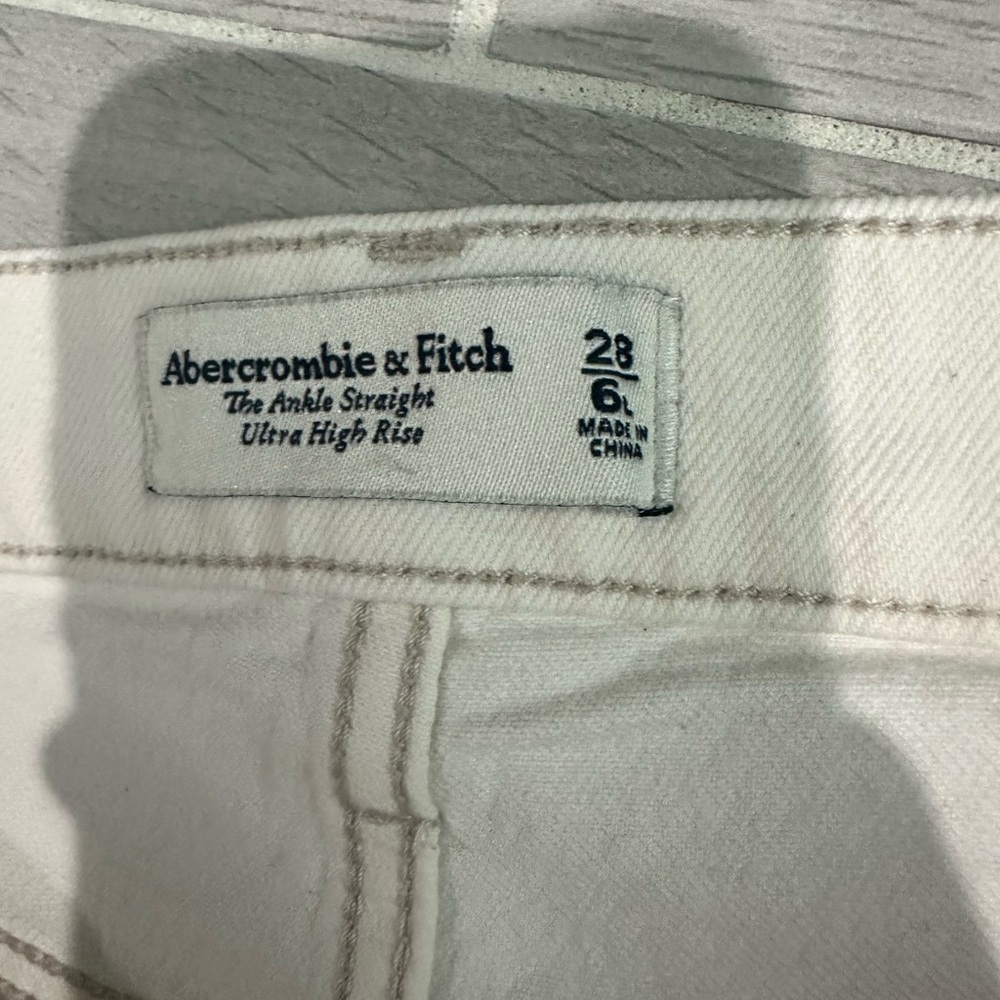 Abercrombie & Fitch The Ankle Straight Ultra High Rise White Jeans